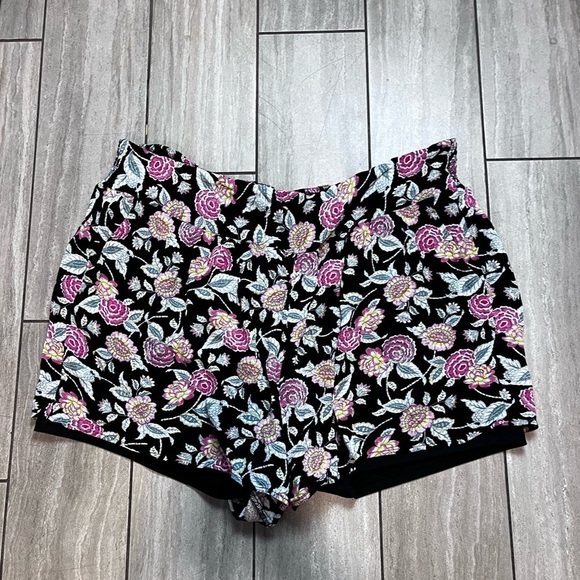 Torrid Gauze SHORTS Floral Smocked Waist 3X - Picture 3 of 7